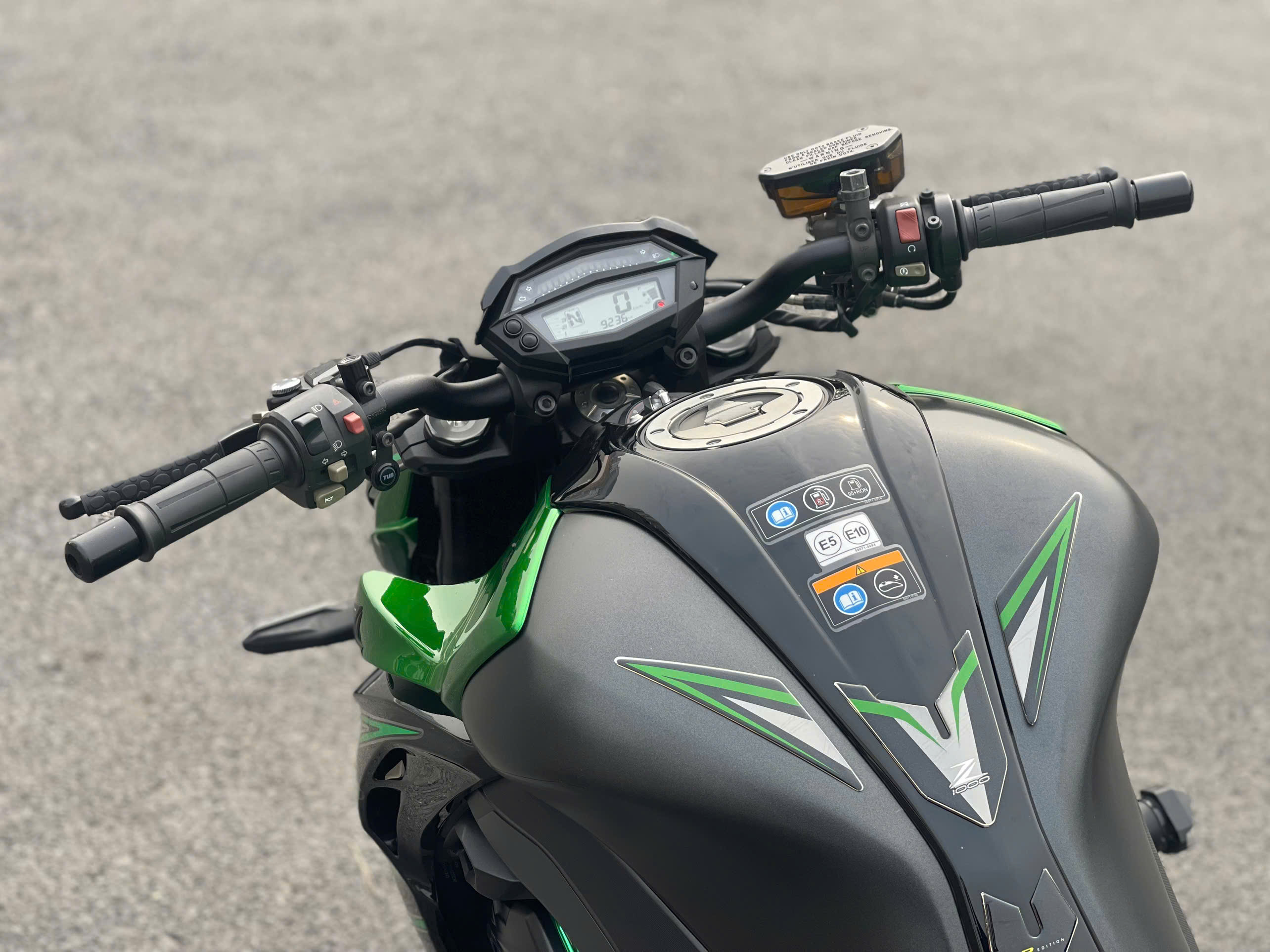 Kawasaki Z1000R 2022